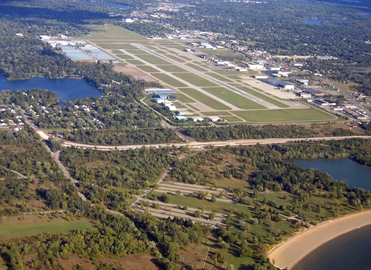 Oakland County International Airport (PTK), photo 2
