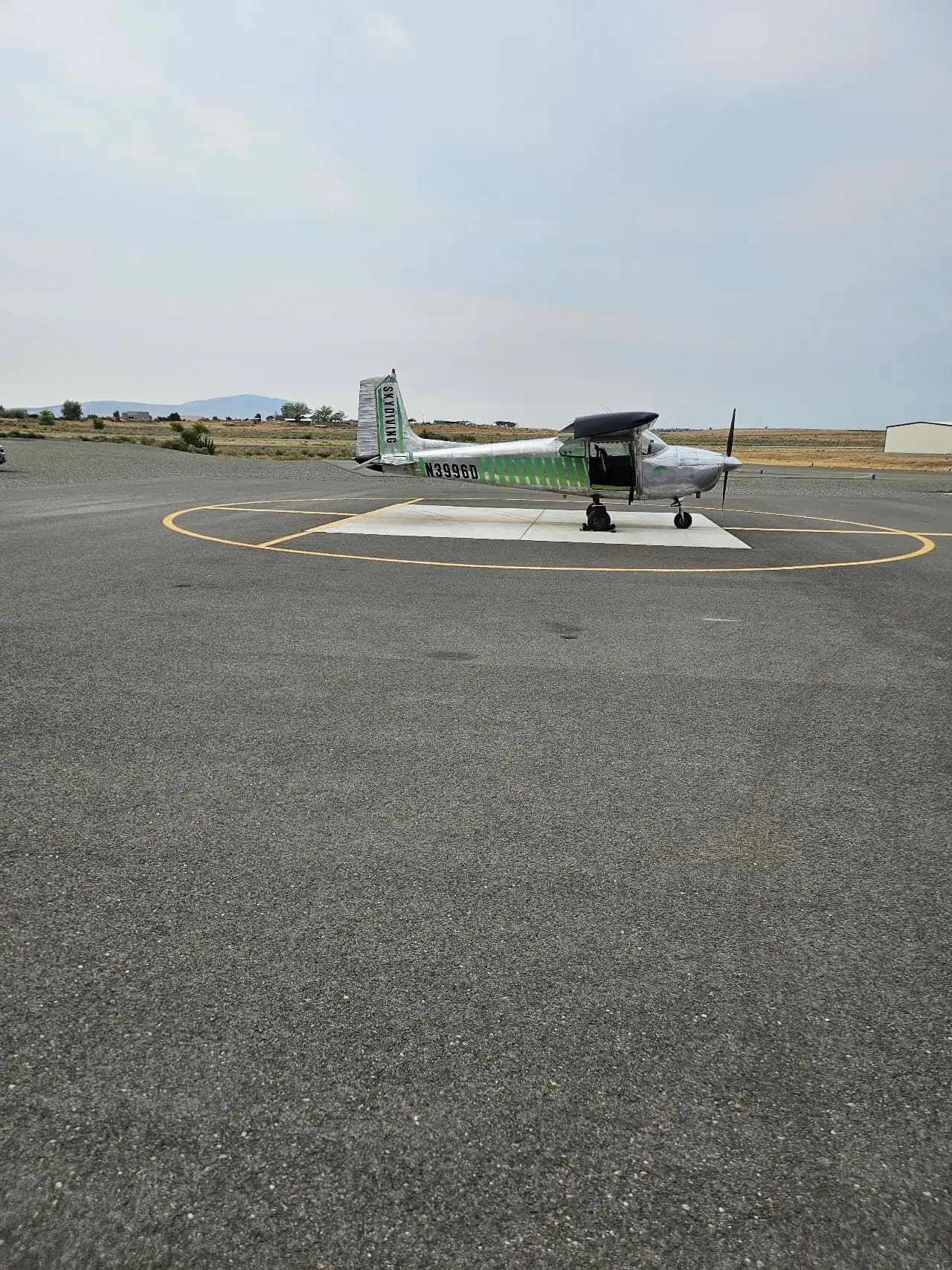 Richland Airport (RLD), photo 3