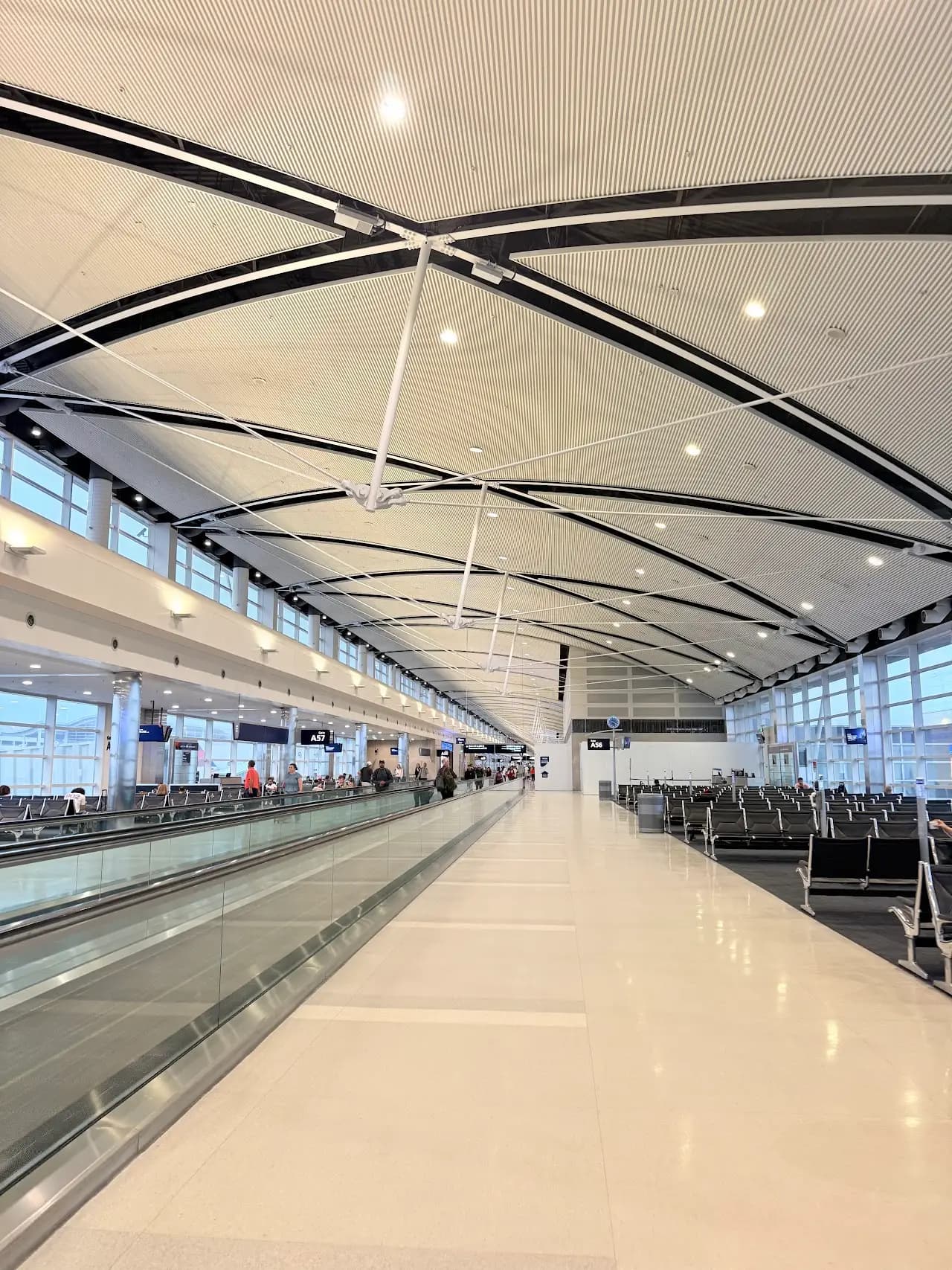 Frederick Douglass Greater Rochester International Airport (ROC), photo 3