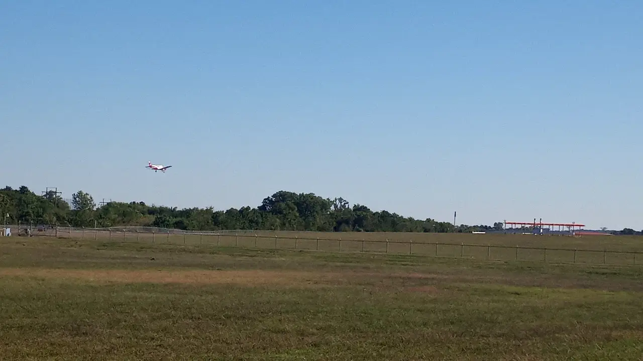 Tulsa Riverside Airport (RVS), photo 4