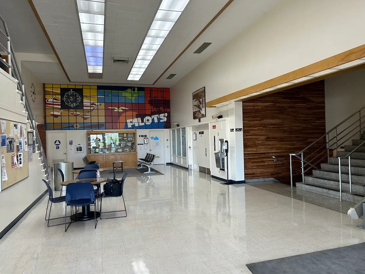 Sacramento Executive Airport (SAC), photo 4