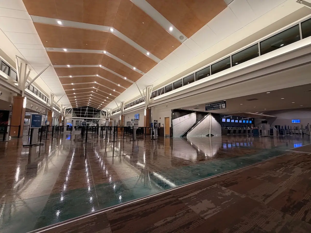 San Luis County Regional Airport (SBP), photo 2