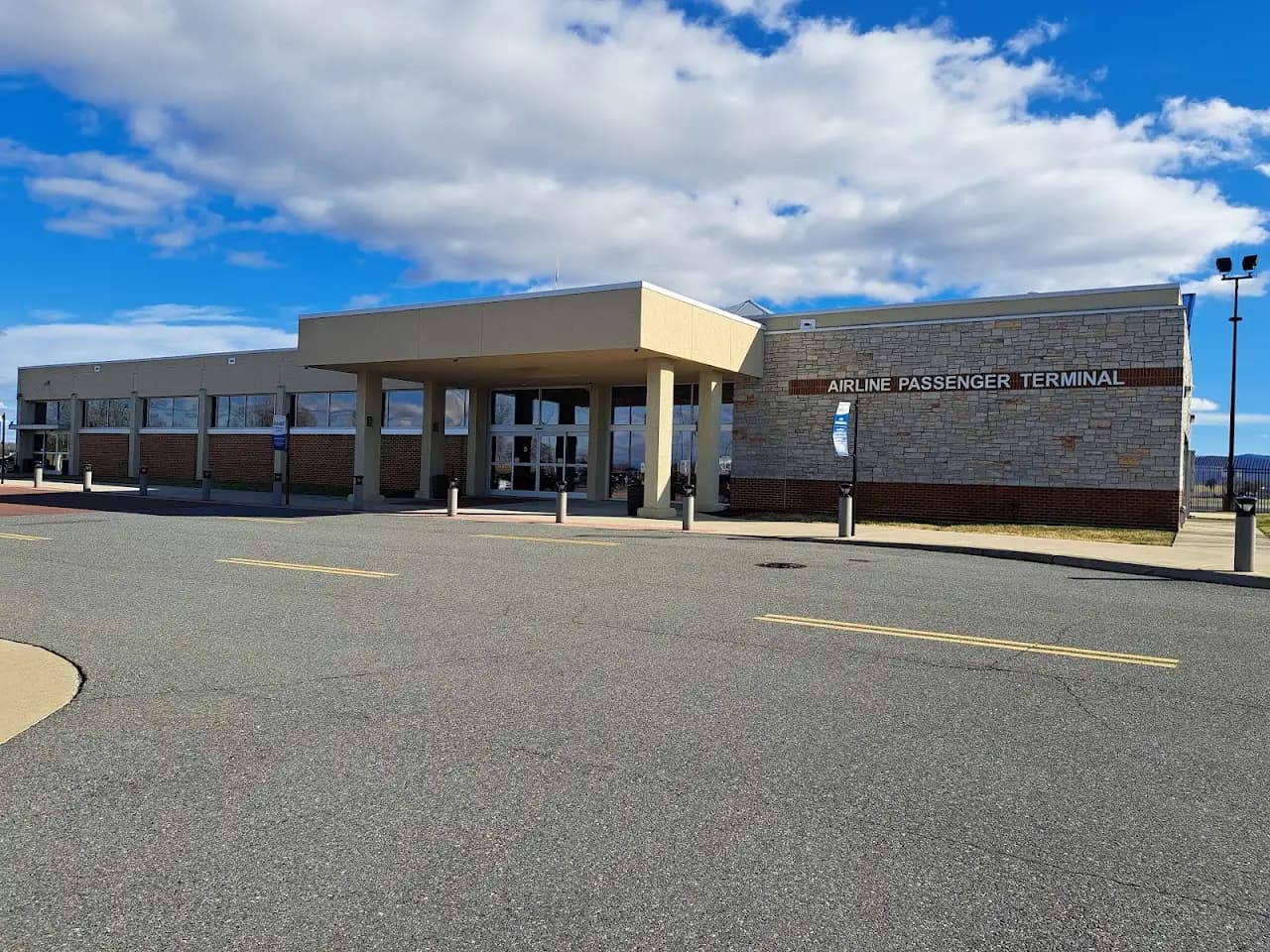 Shenandoah Valley Regional Airport (SHD), photo 2