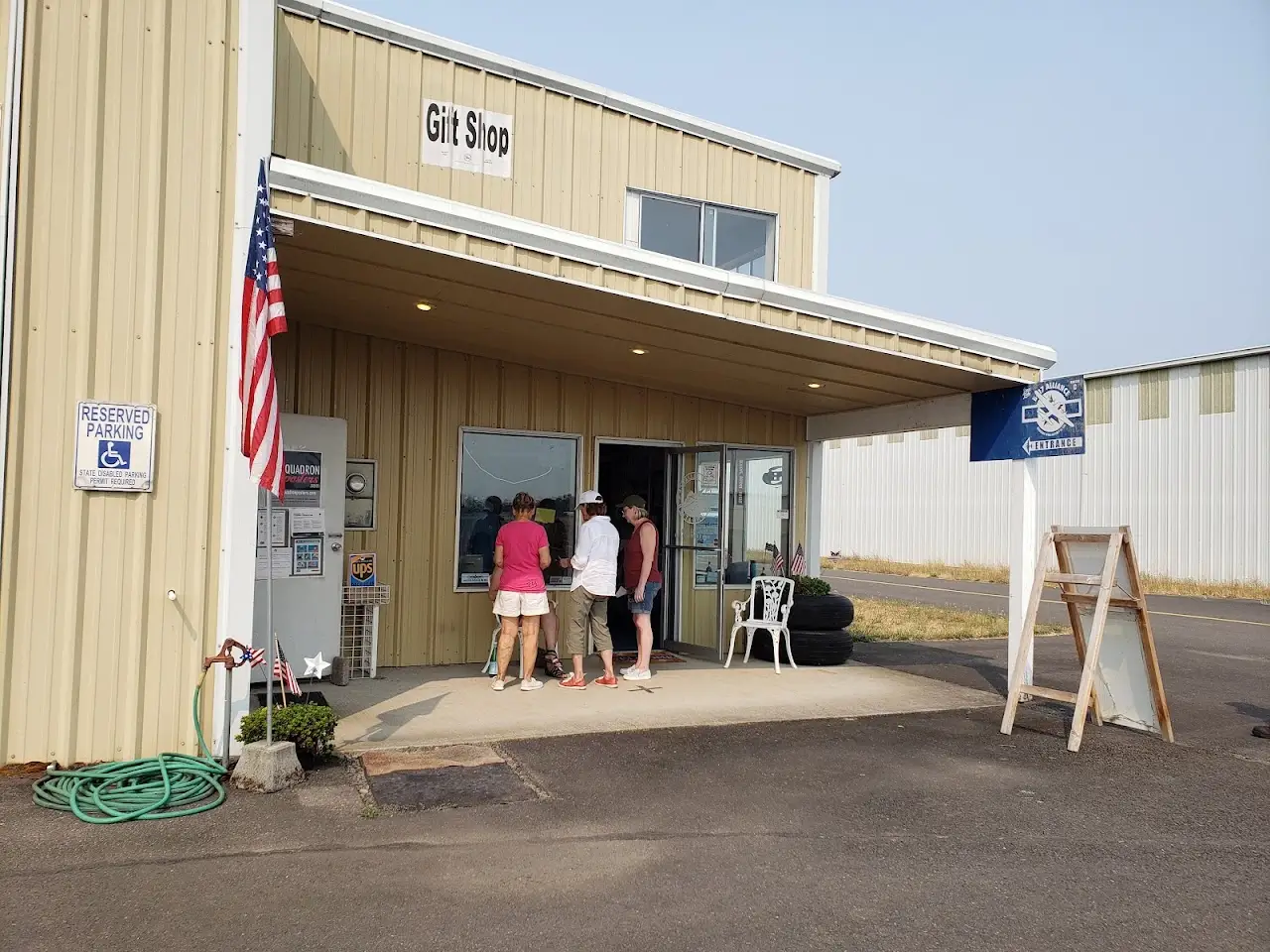 Salem-Willamette Valley Airport/McNary Field (SLE), photo 3
