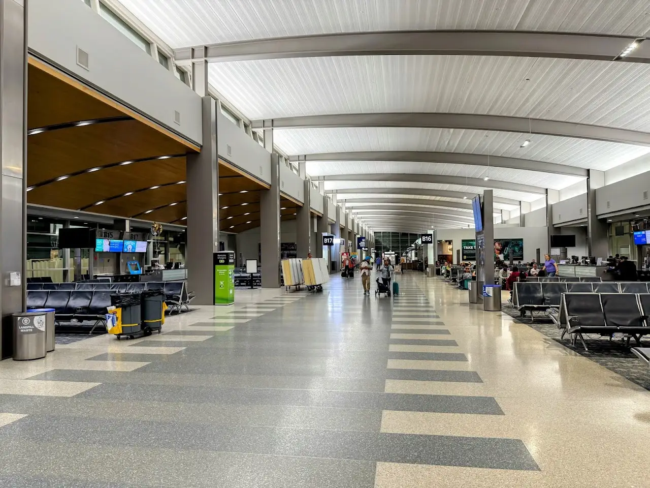 Sacramento International Airport (SMF), photo 2