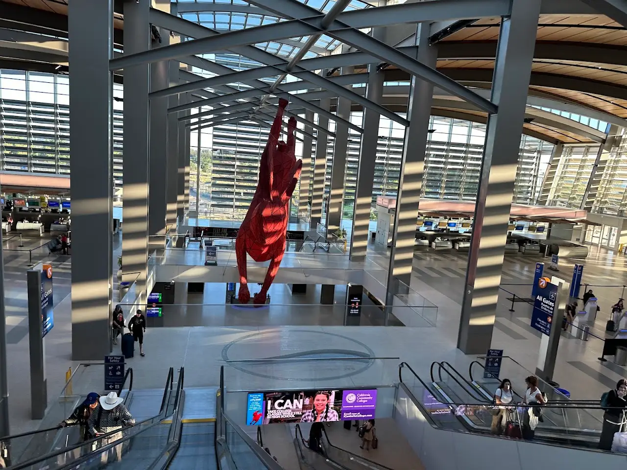 Sacramento International Airport (SMF), photo 3