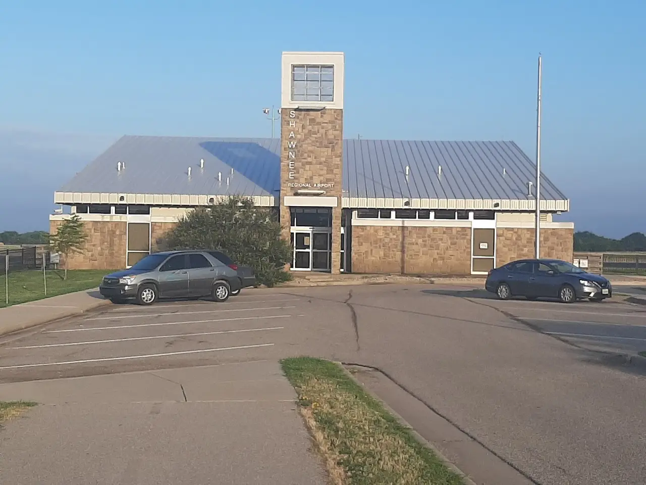 Shawnee Regional Airport (SNL), photo 3