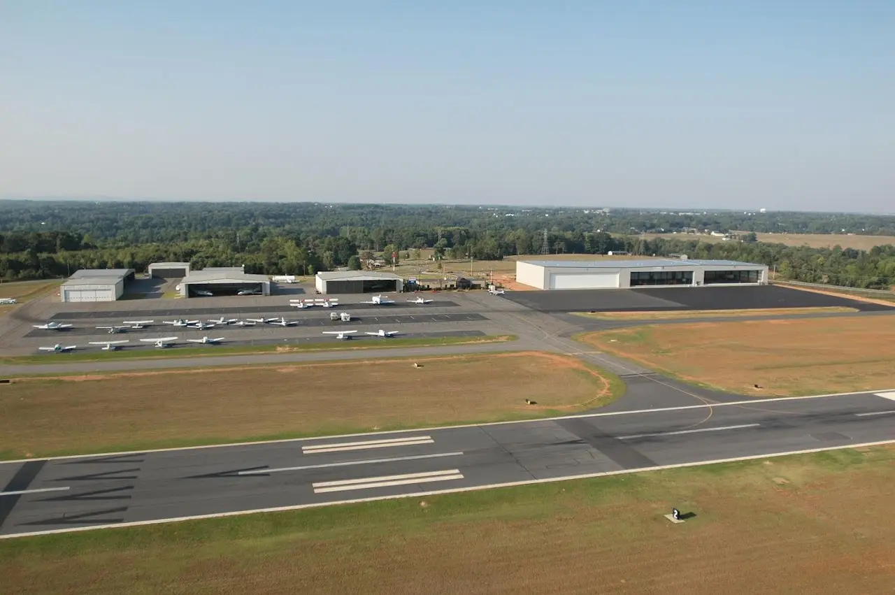 Statesville Regional Airport (SVH), photo 3