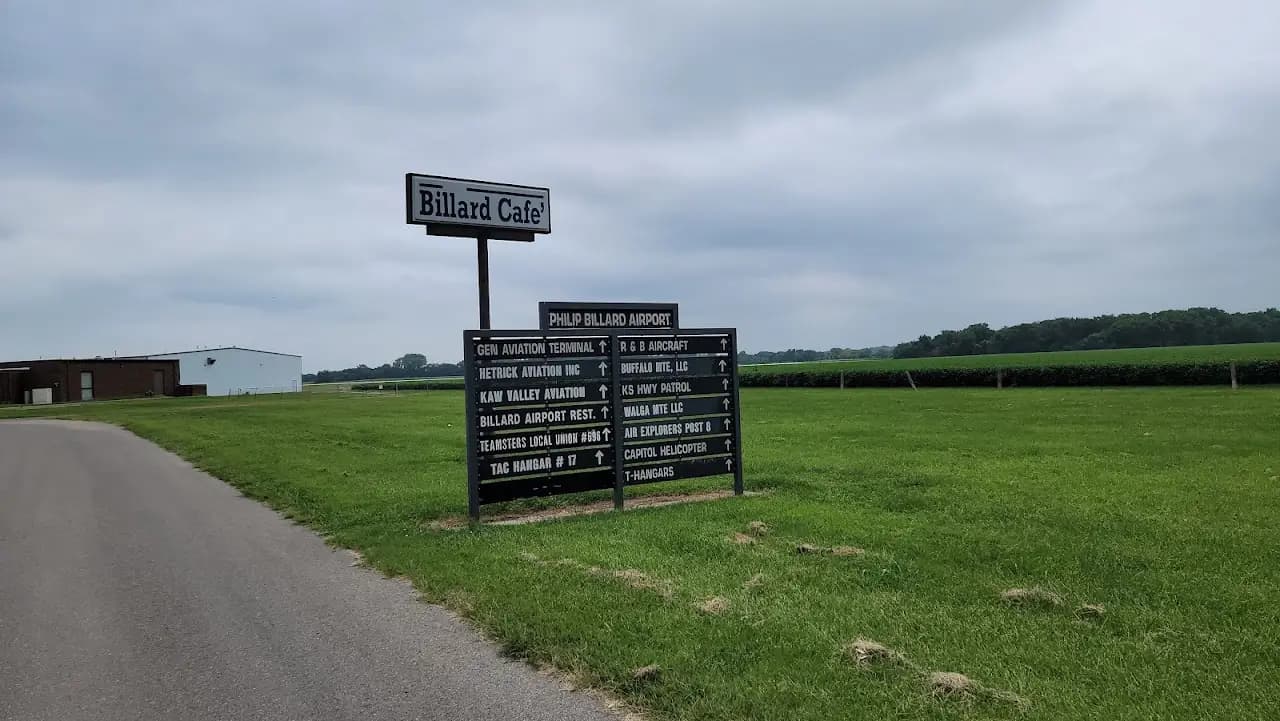 Philip Billard Municipal Airport (TOP), photo 2