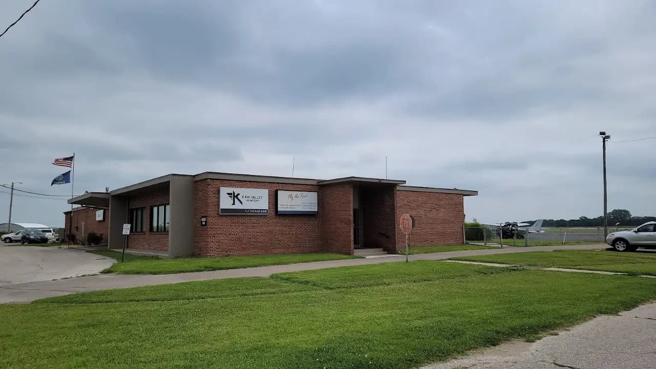 Philip Billard Municipal Airport (TOP), photo 3