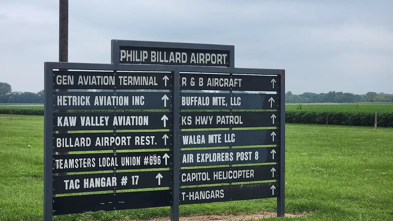 Philip Billard Municipal Airport (TOP), photo 4