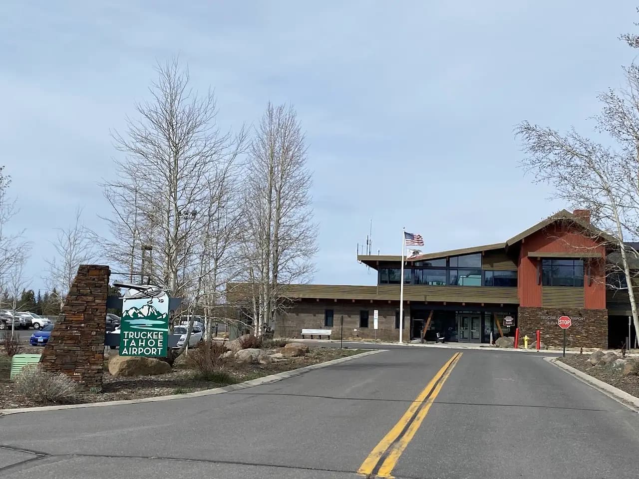 Truckee Tahoe Airport (TKF), photo 4