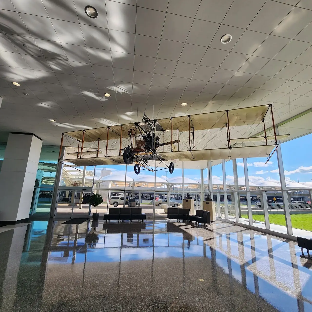 Tulsa International Airport (TUL), photo 4