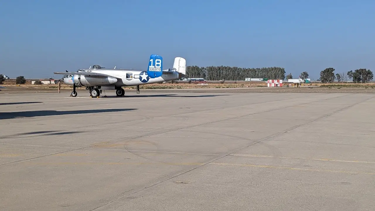 Visalia Municipal Airport (VIS), photo 2
