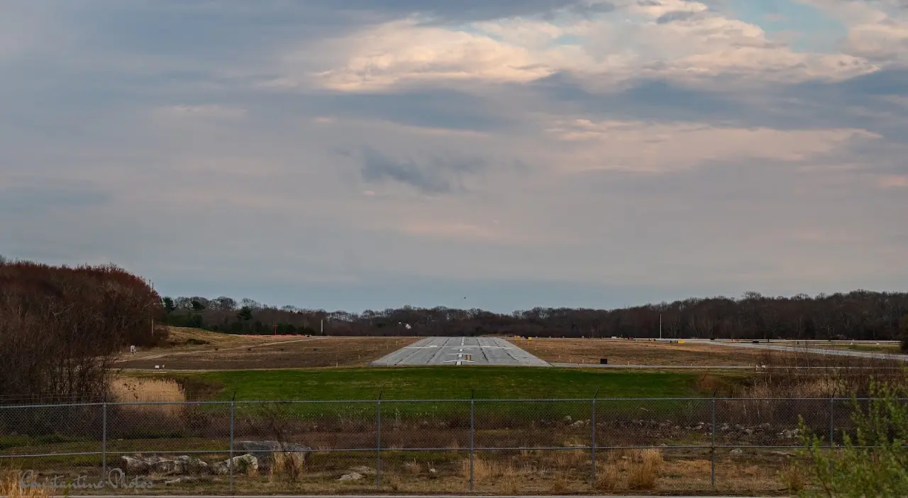 Westerly State Airport (WST), photo 4