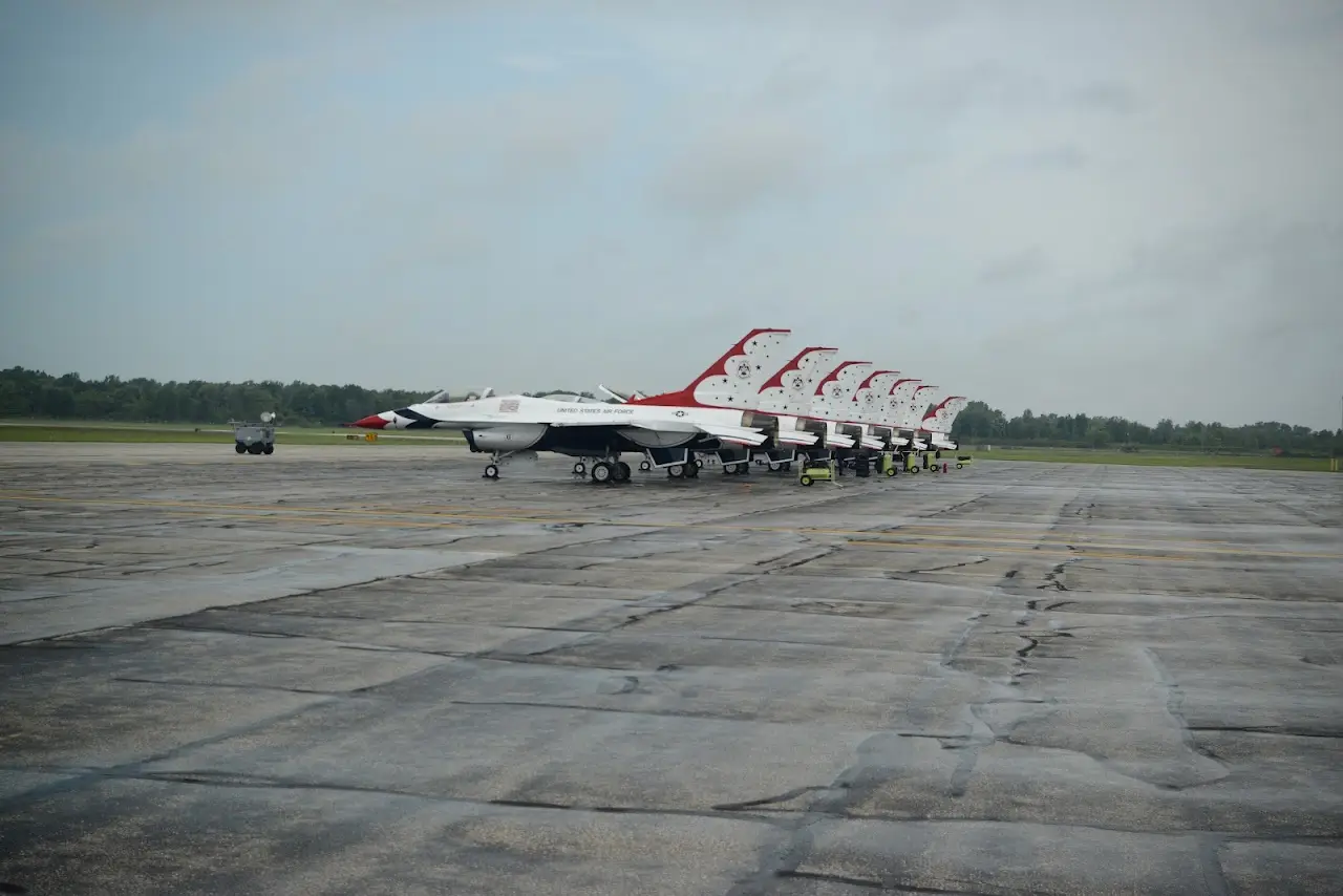 Willow Run Airport (YIP), photo 2