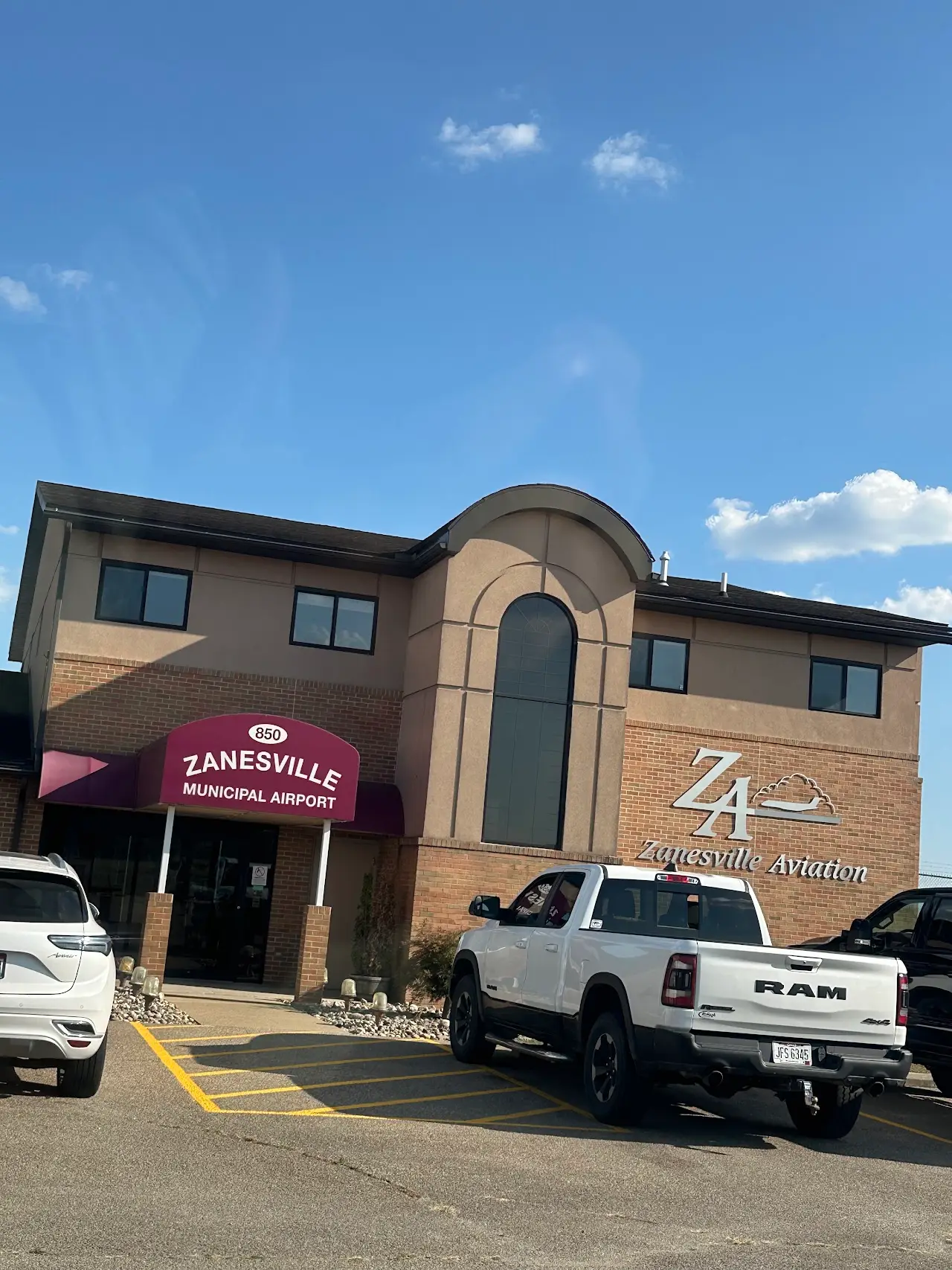 Zanesville Municipal Airport (ZZV), photo 4