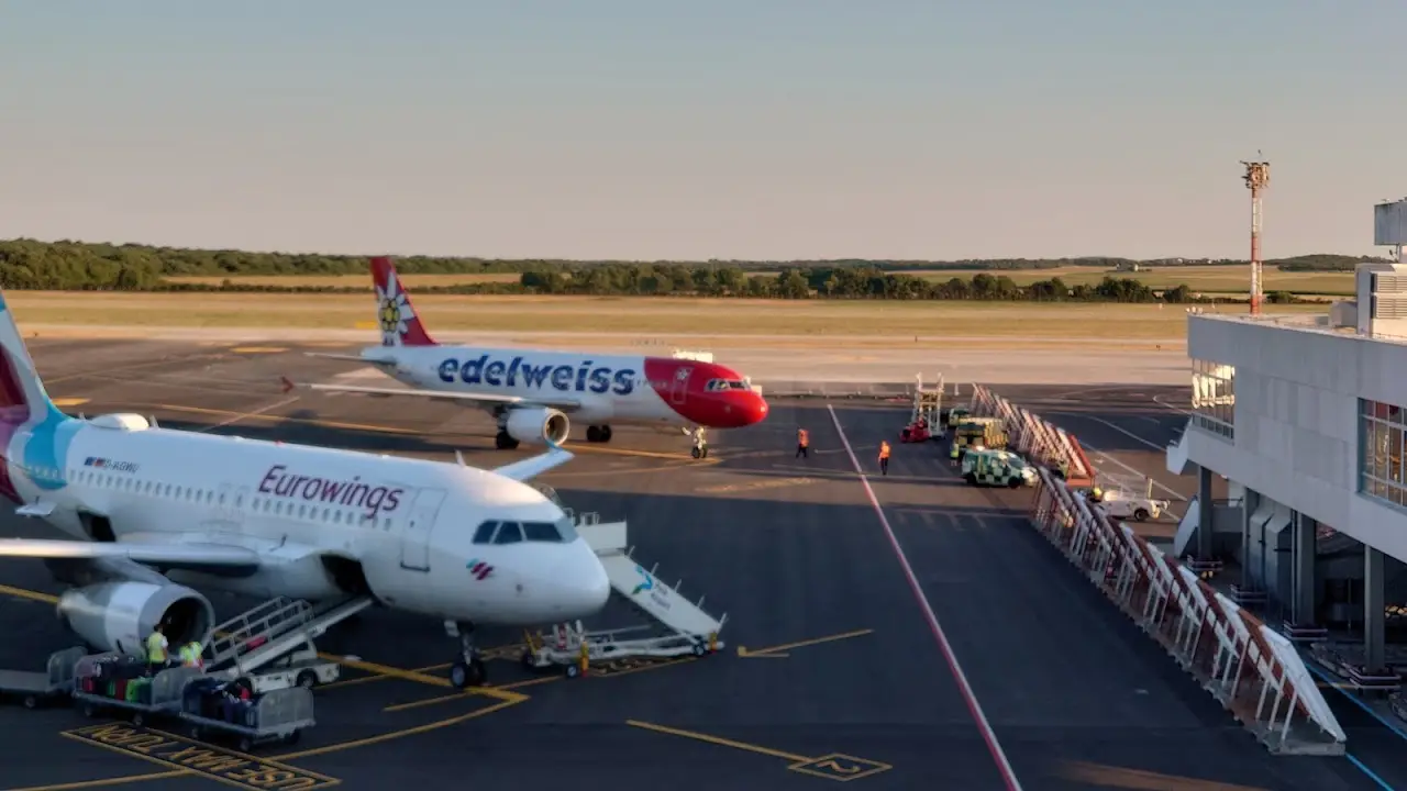 Pula Airport (PUY), photo 2