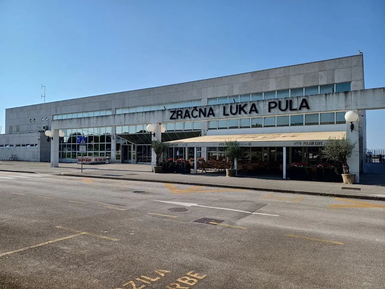 Pula Airport (PUY), photo 3