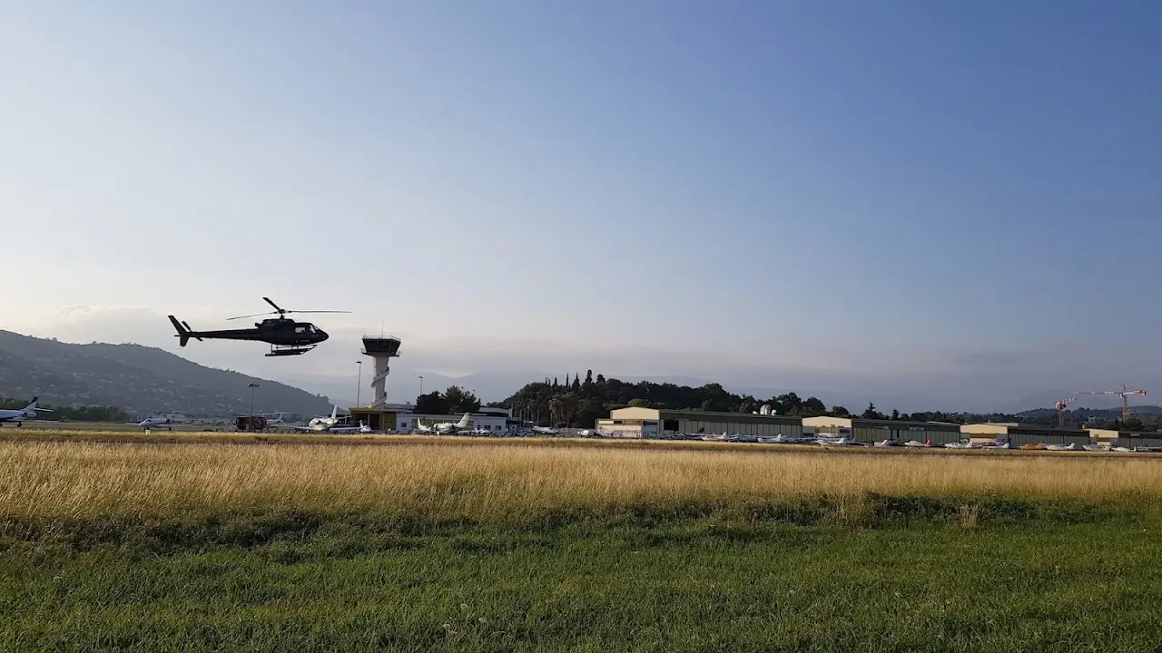 Cannes Mandelieu Airport (CEQ), photo 4