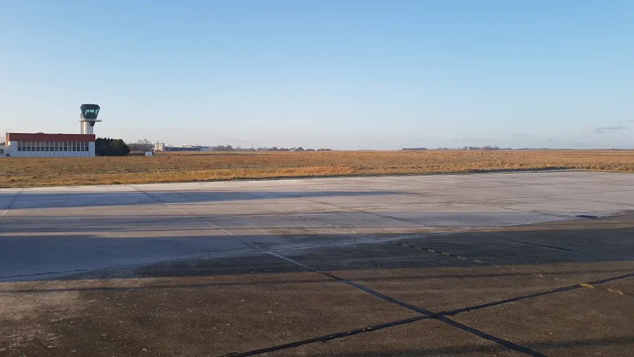 Le Havre-Octeville Airport (LEH), photo 4