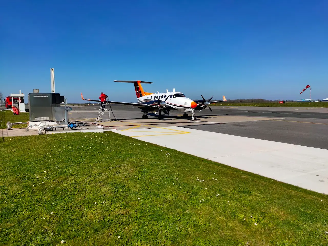 La Roche-sur-Yon Les Ajoncs Airport (EDM), photo 2