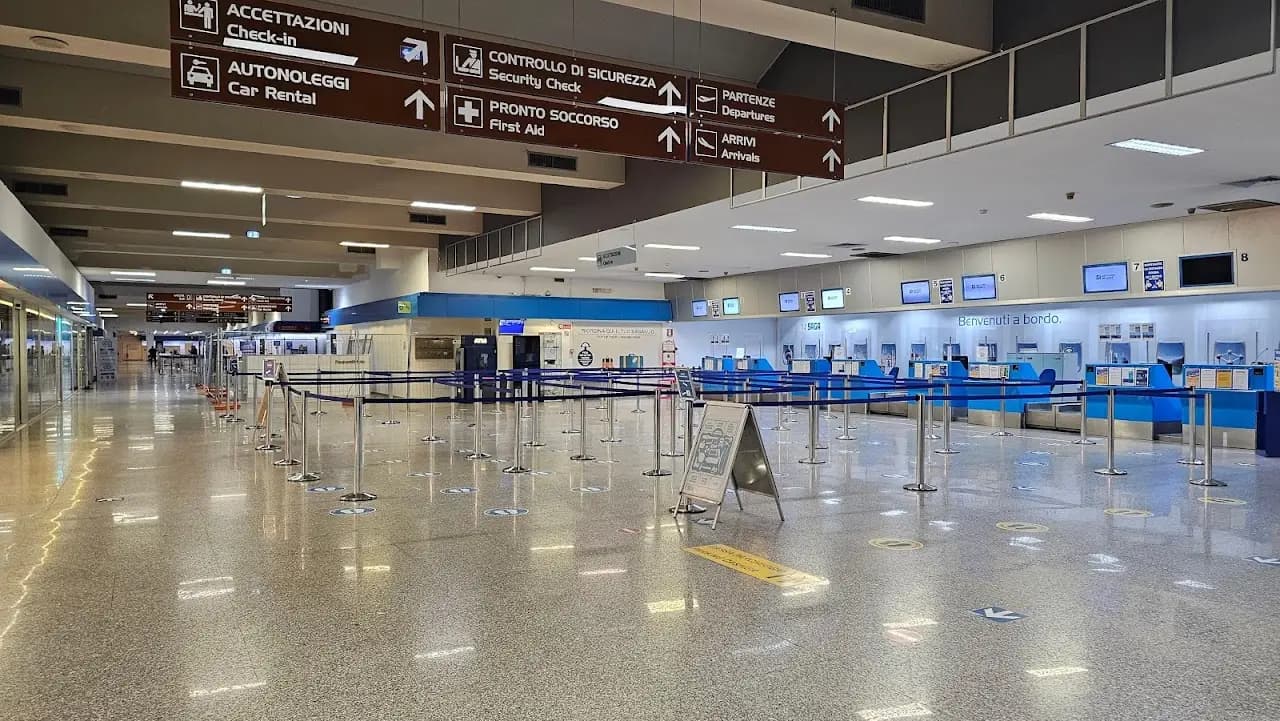 Abruzzo Airport (PSR), photo 3
