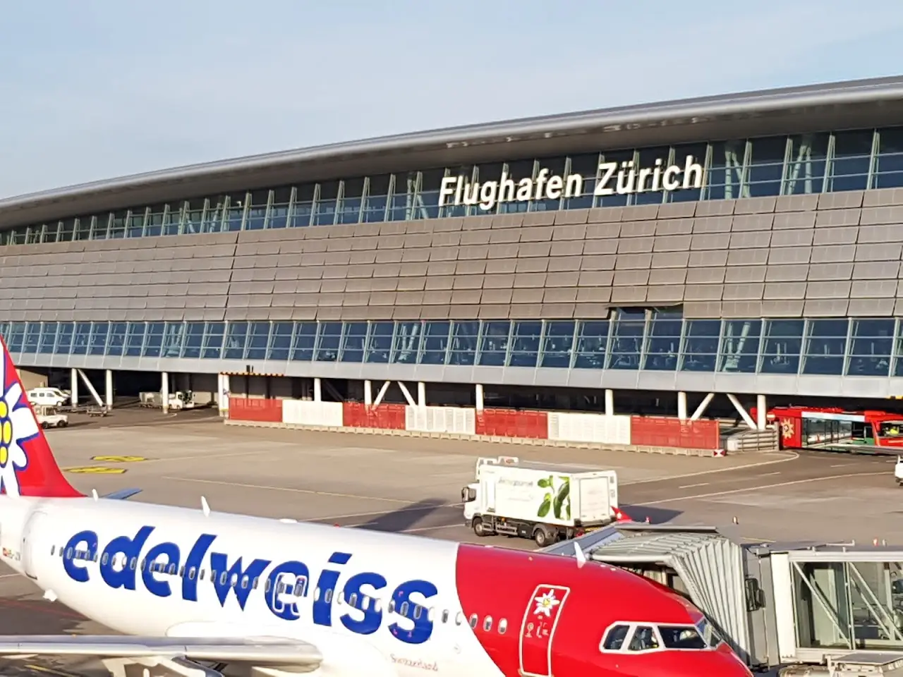 Zürich Airport (ZRH), photo 4