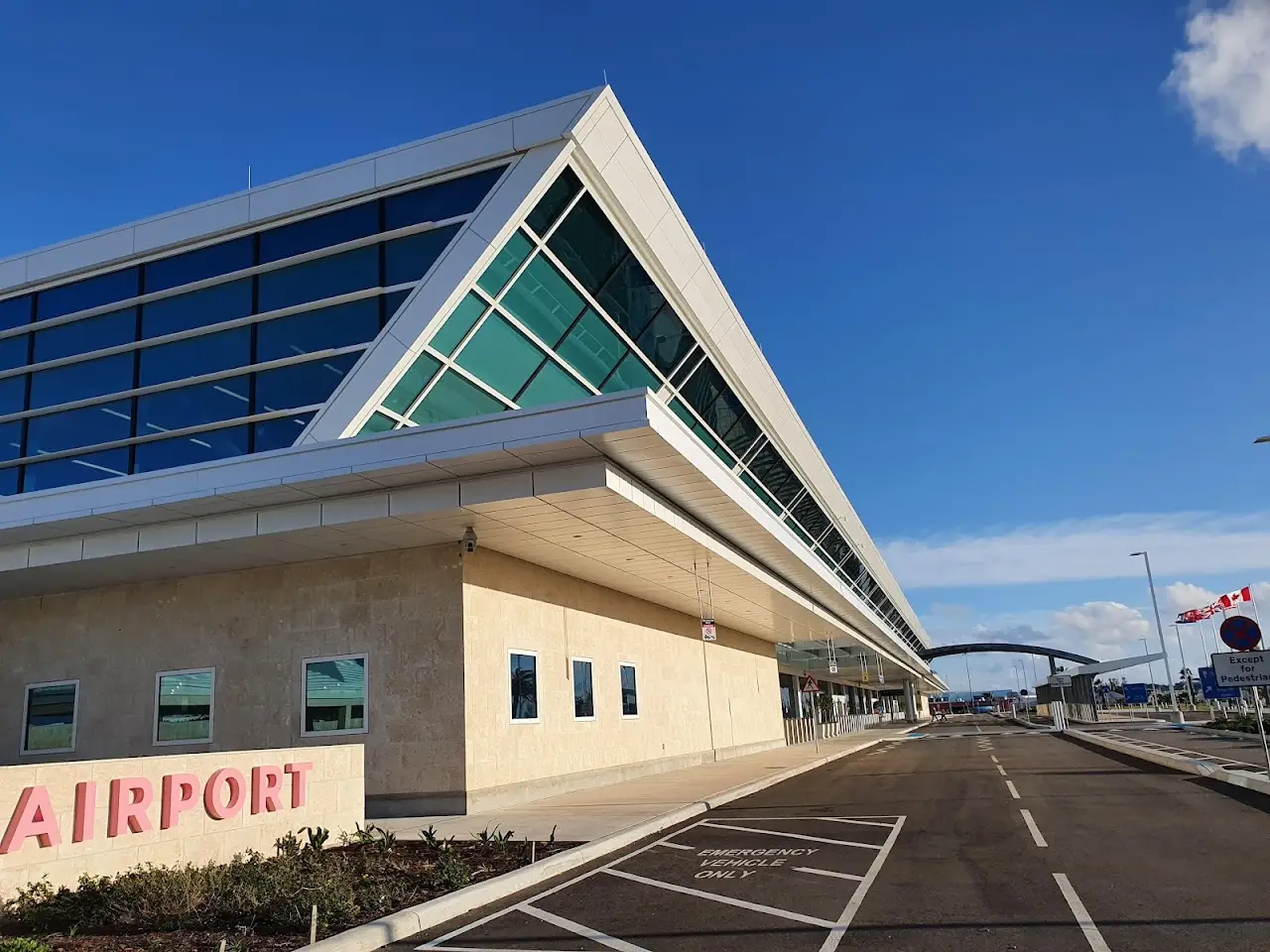 L.F. Wade International Airport (BDA), photo 2