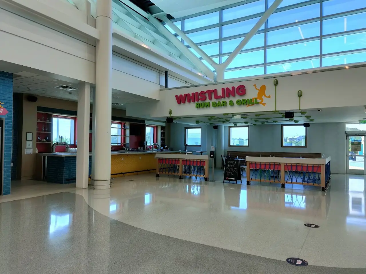 L.F. Wade International Airport (BDA), photo 4