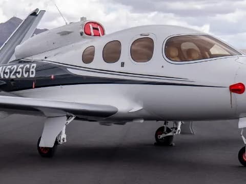 Cirrus Vision Jet SF50 G1 N525CB