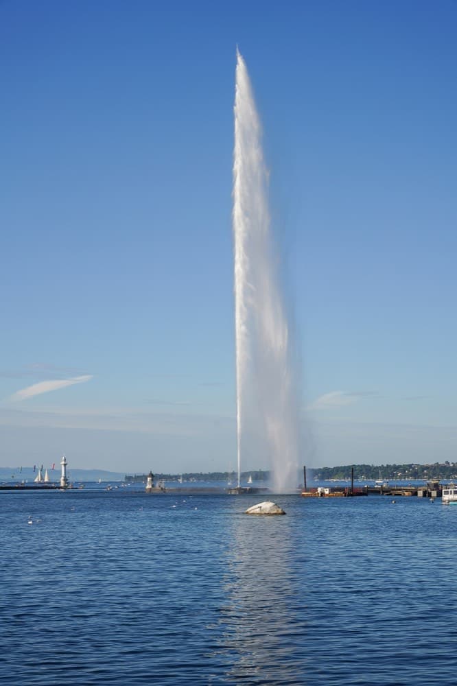 Lake Geneva with the Jet d'Eau fountain and snow-capped Alps beyond