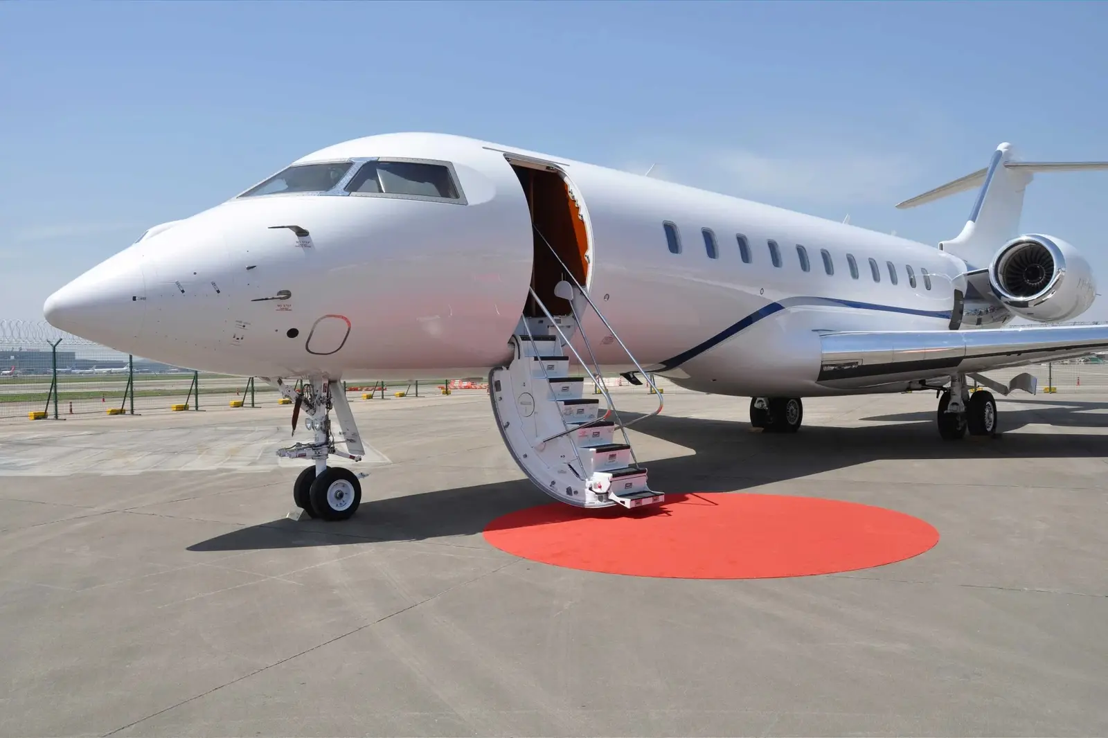 Bombardier Global 5000 9H-ONE operated by Avcon Jet AG, exterior