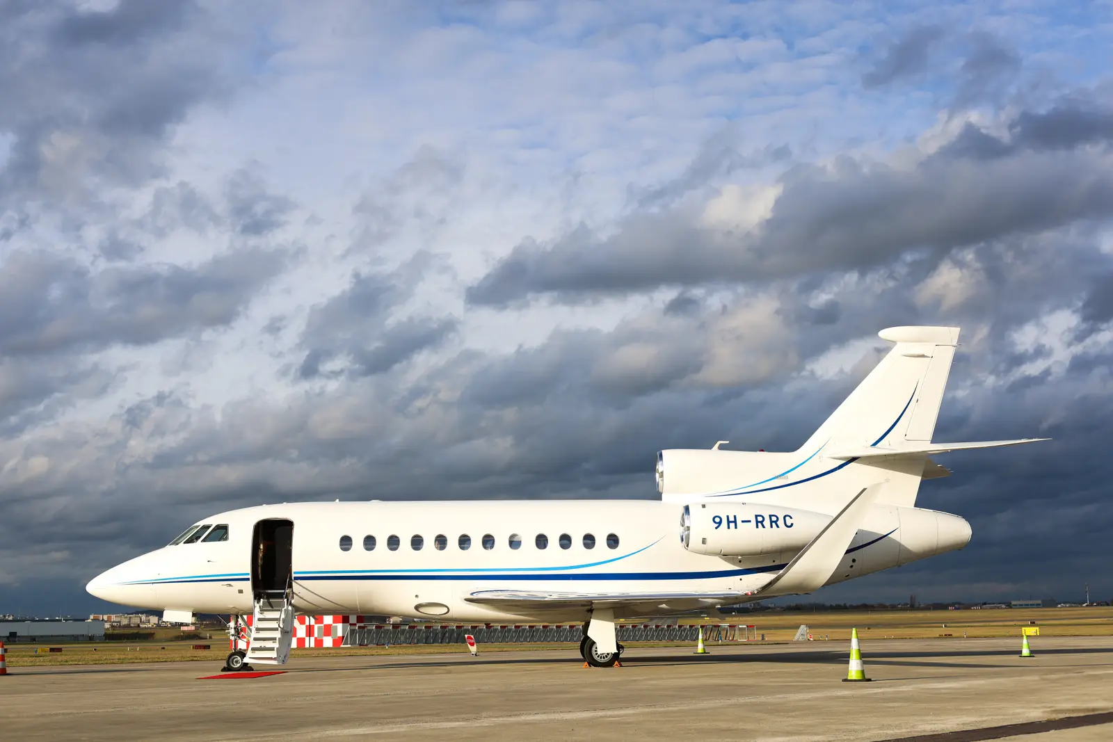 Dassault Falcon 900LX 9H-RRC operated by ElitAvia, exterior