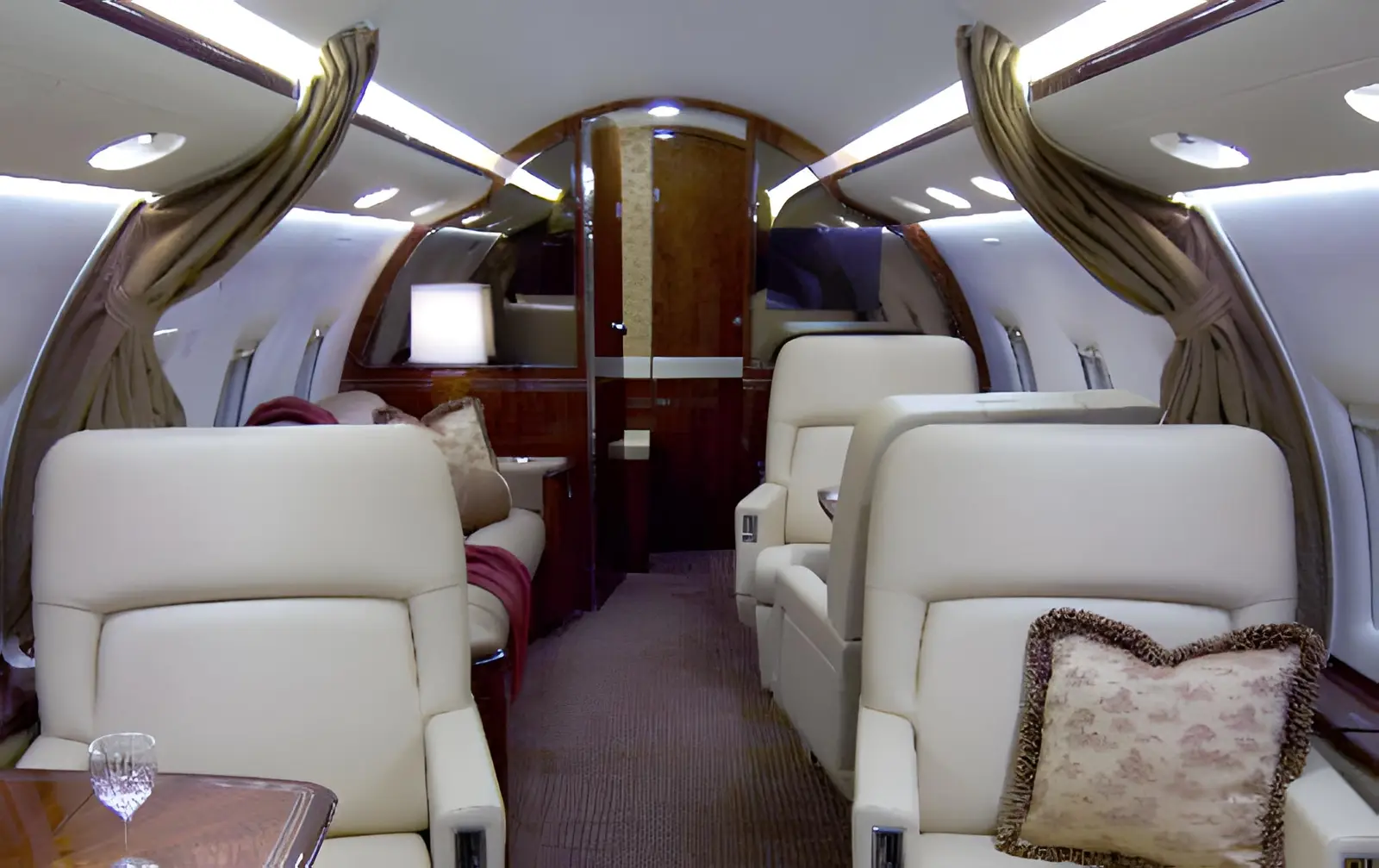 Bombardier Challenger 604 AP-GAK operated by Princely Jets, exterior