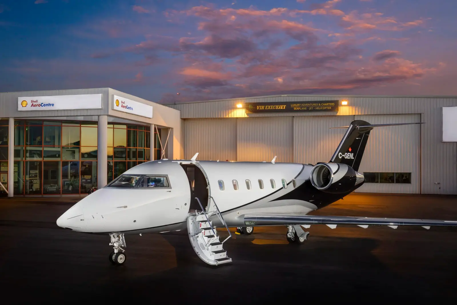 Bombardier Challenger 605 C-GENL operated by VIH Execujet Inc, exterior