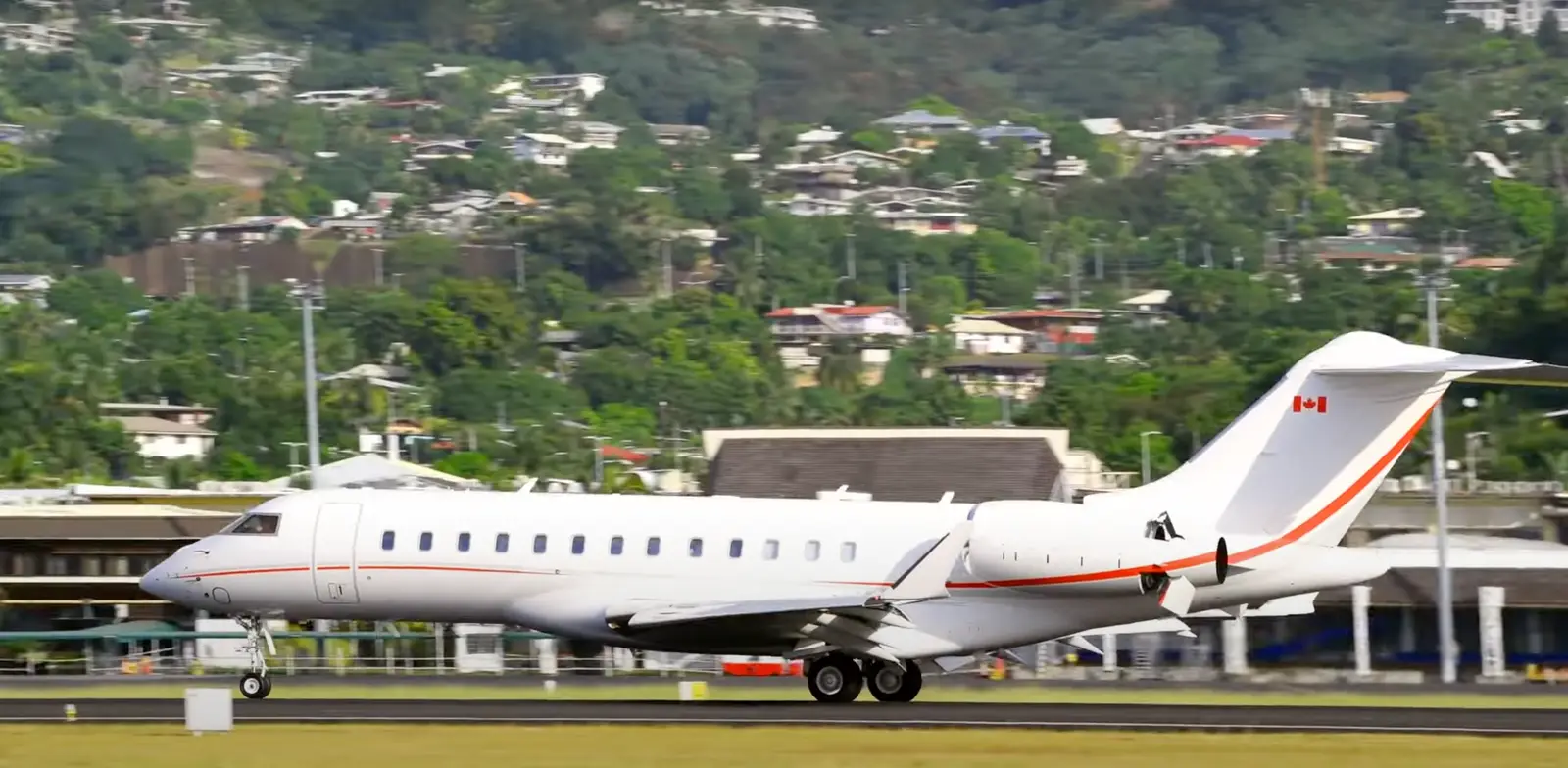 Bombardier Global 6000 C-GOAB operated by Aviation Starlink, Inc., exterior