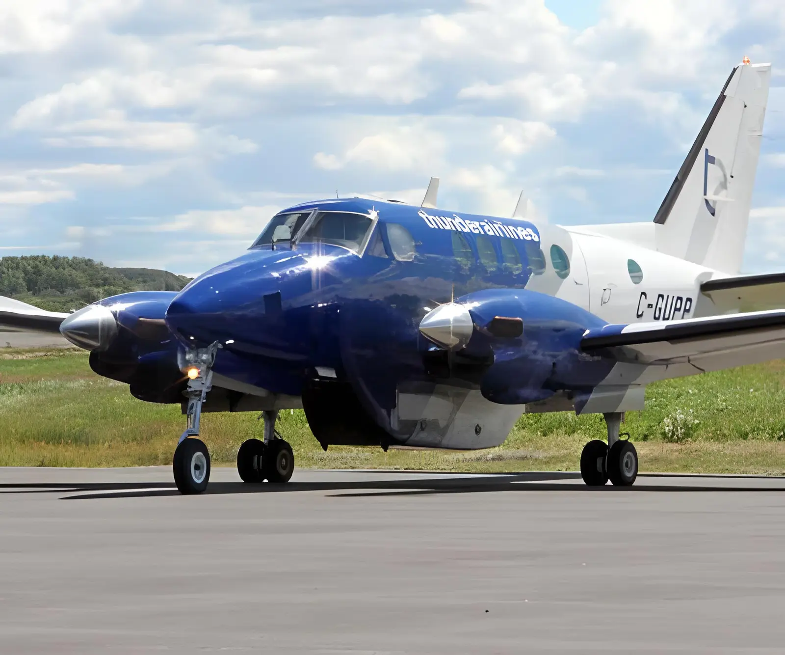 Beechcraft King Air 100 C-GUPP operated by Thunder Airlines, exterior