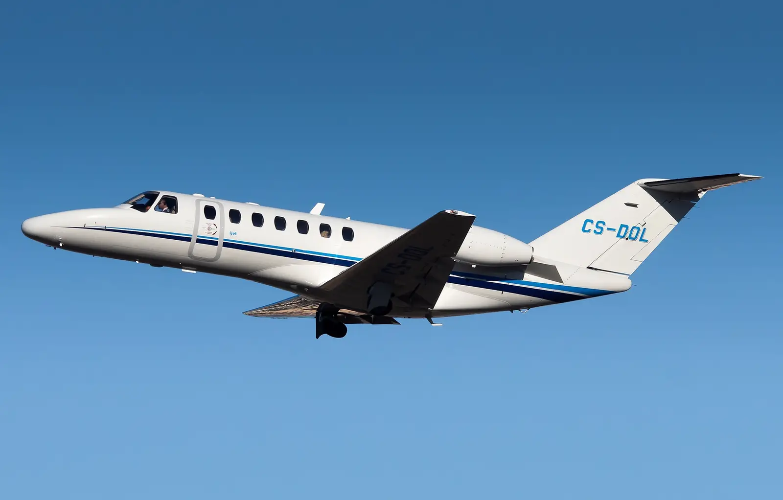 Cessna Citation CJ3 CS-DOL operated by IJet Aviation, exterior