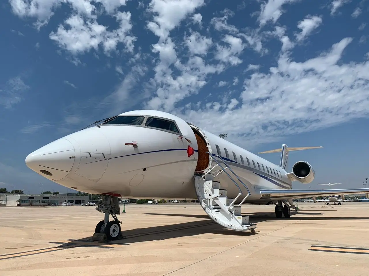 Bombardier Challenger 850 D-ALIK operated by ImperialJet Europe Gmbh, exterior