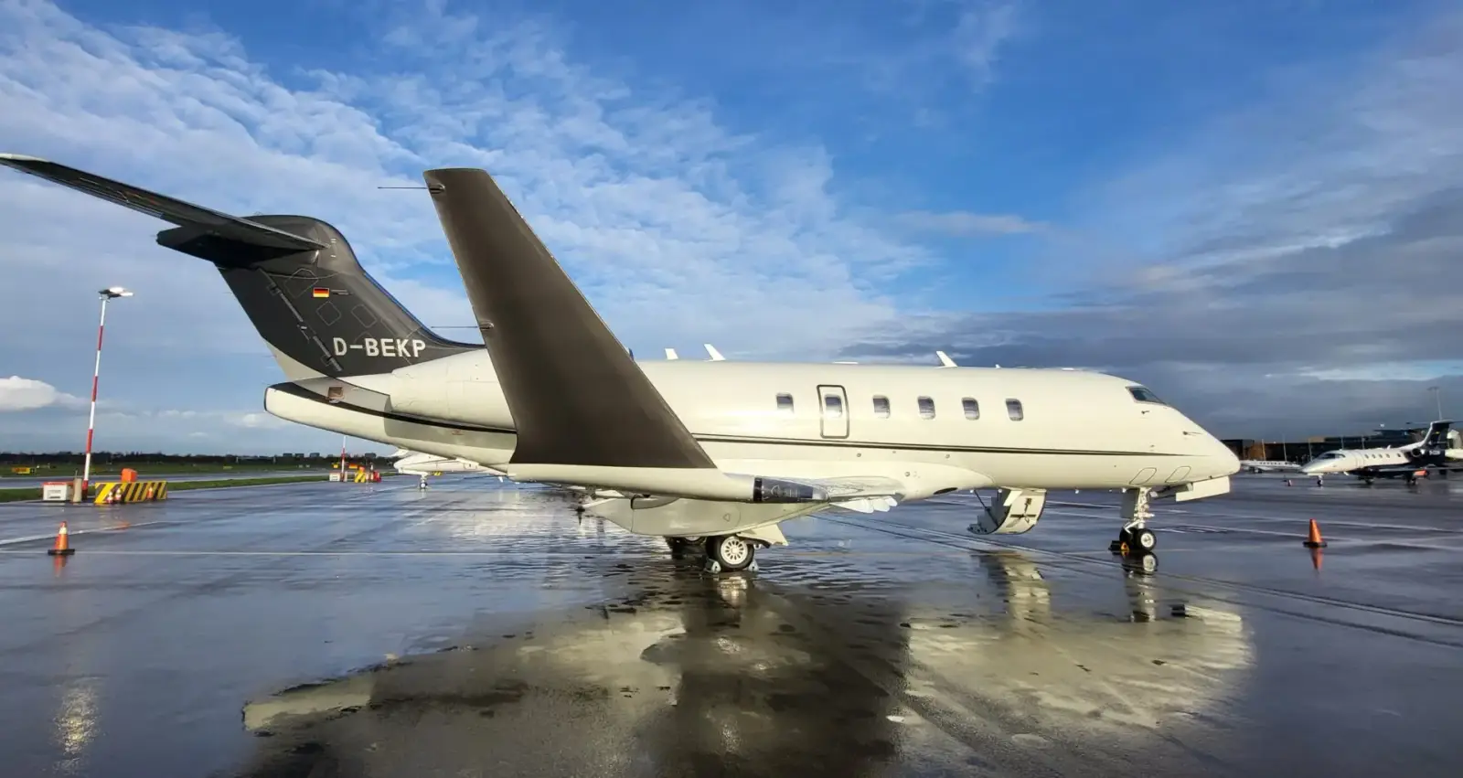 Bombardier Challenger 300 D-BEKP operated by Windrose Air Jetcharter GmbH, exterior