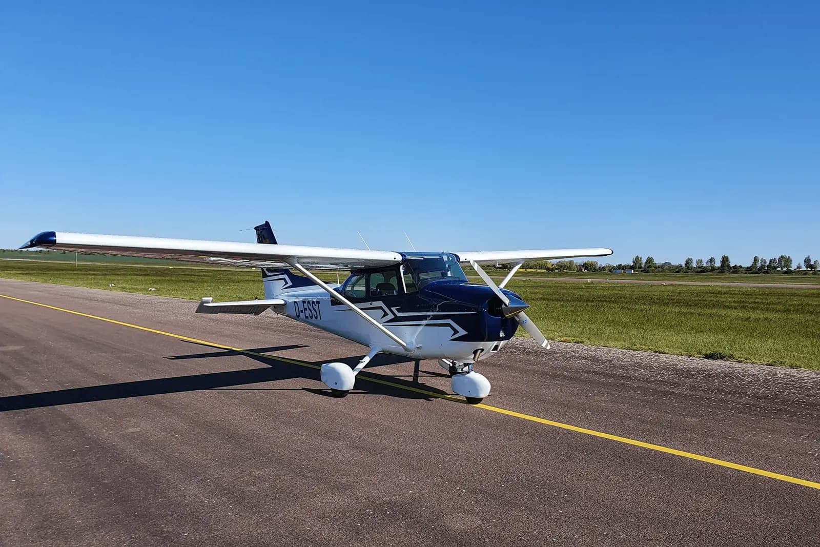 Cessna 172 D-ESST operated by Lips Flugdienst Gmbh, exterior