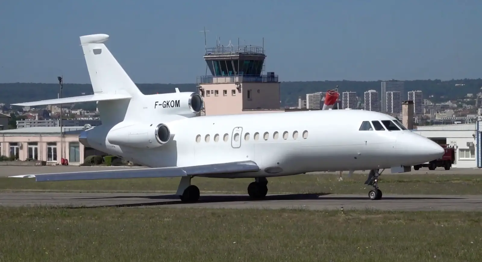 Dassault Falcon 900B F-GKOM operated by Dassault Falcon Service, exterior