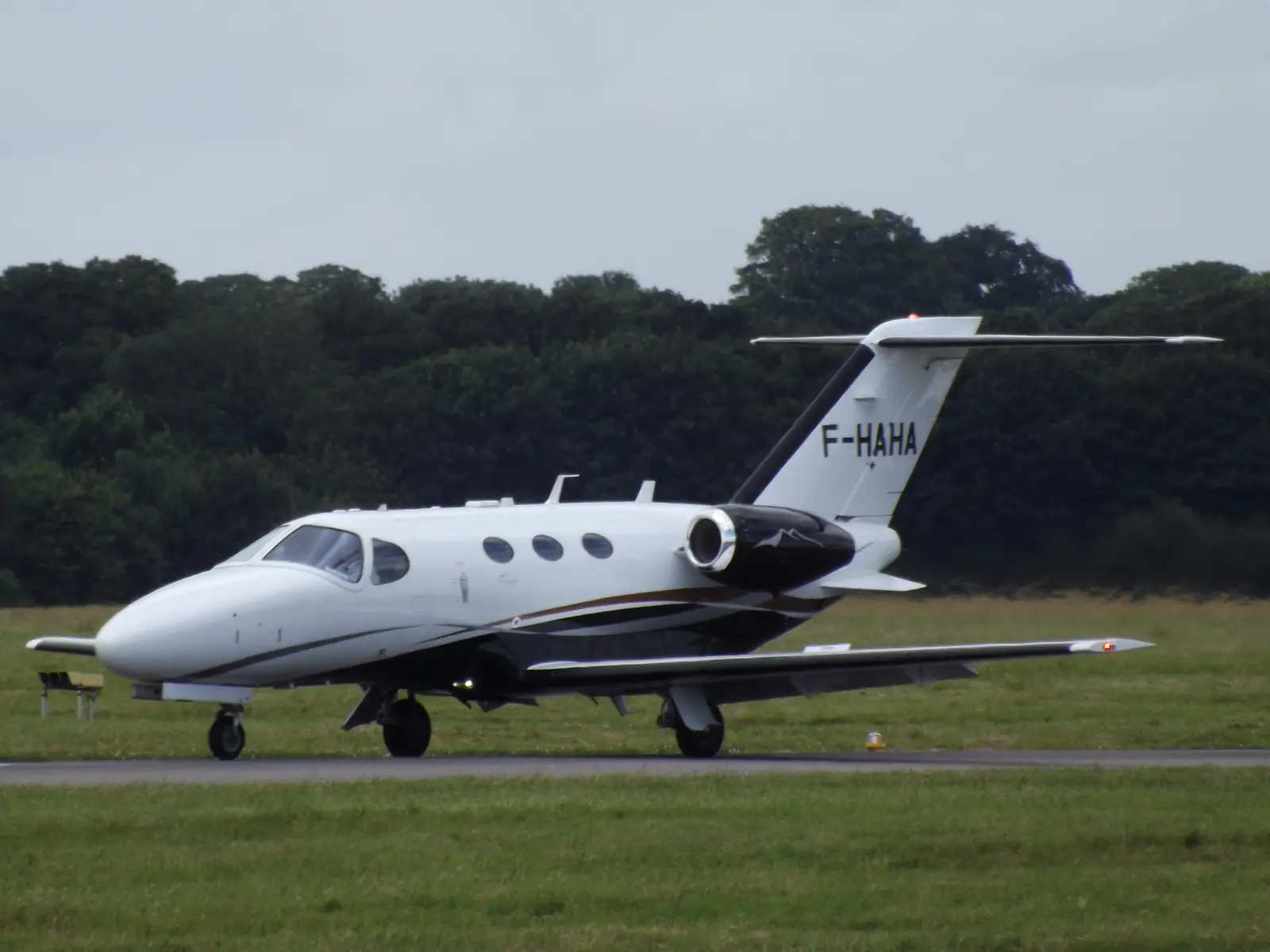 Cessna Citation Mustang F-HAHA operated by Barnes Ixair, exterior