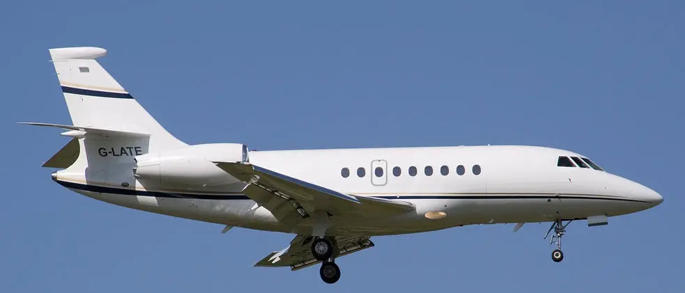 Dassault Falcon 2000EX G-LATE operated by Volare Aviation, Ltd., exterior