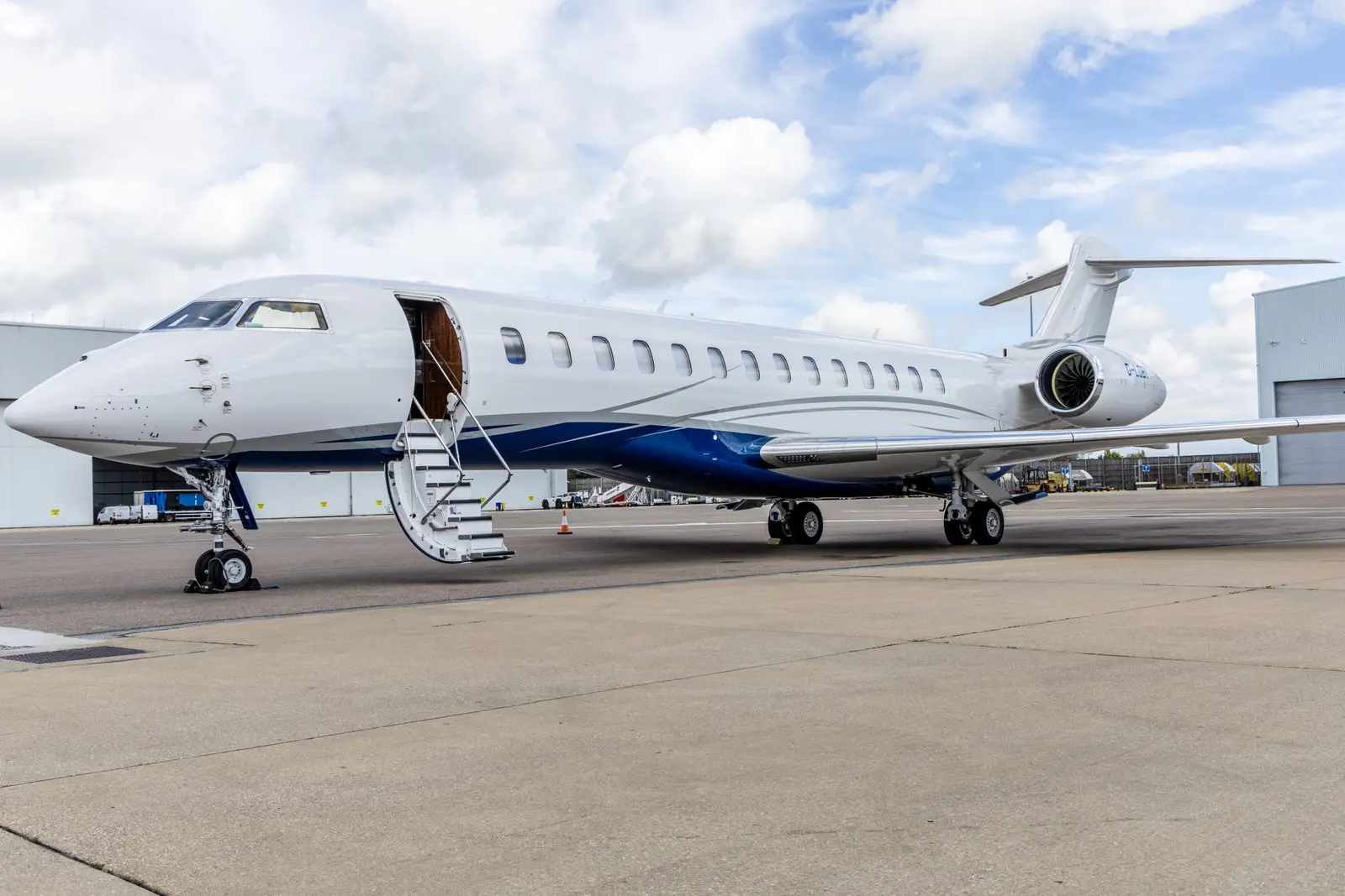 Bombardier Global 7500 G-LOBY operated by Jet Concierge Club, exterior