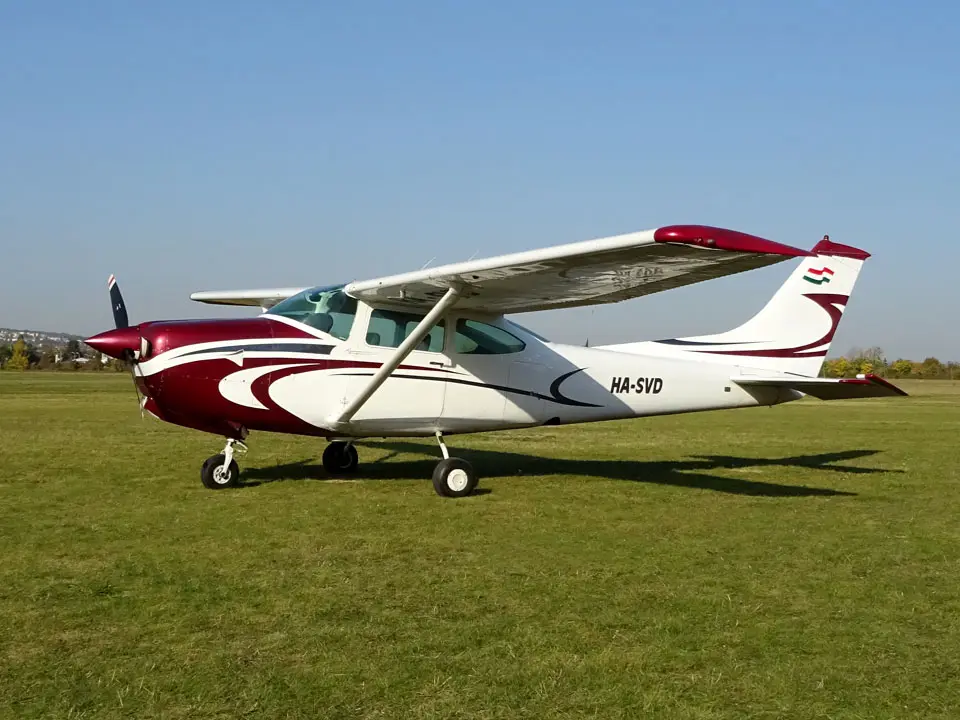 Cessna 182 HA-SVD operated by Fly-Coop Legiszolgaltato Ltd, exterior