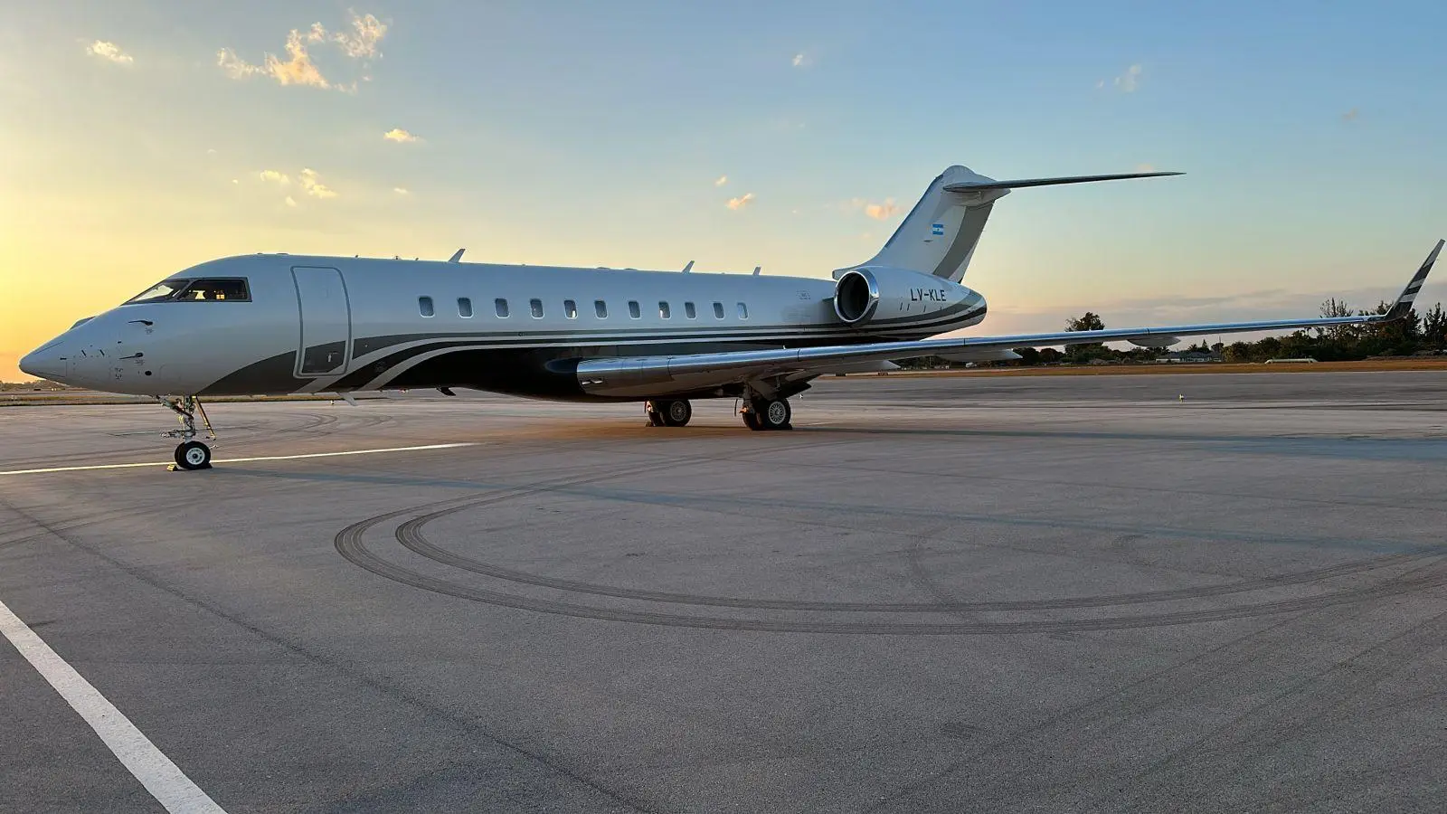 Bombardier Global 5000 LV-KLE operated by Cheyenne S.A., exterior