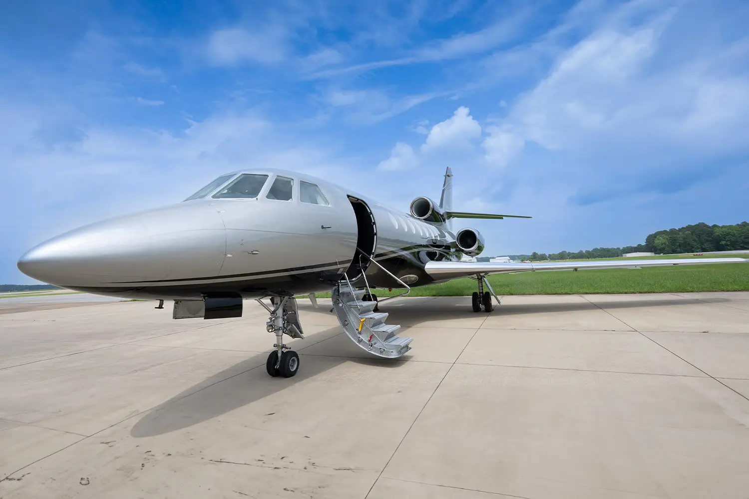 Dassault Falcon 50EX N214DV operated by Executive Fliteways, Inc., exterior