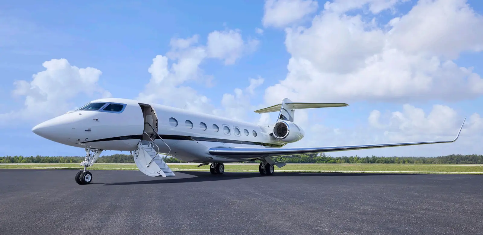 Gulfstream G650ER N228ZD operated by Jet Aviation Flight Services, Inc., exterior